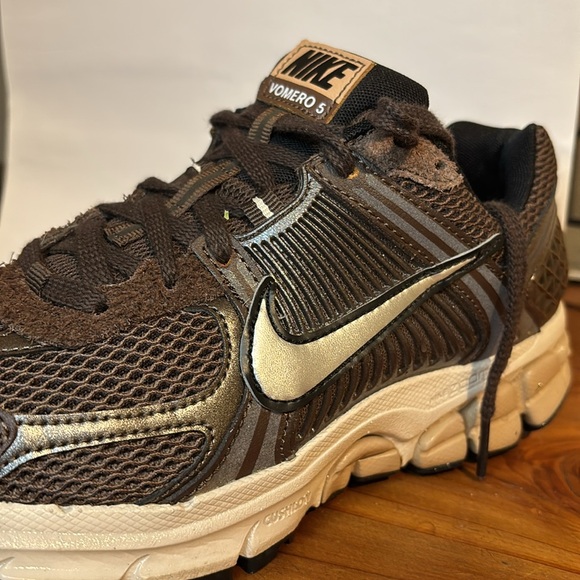 Women’s Nike Shoe Vomero 5 - Picture 4 of 7